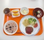 給食（4月誕生会）